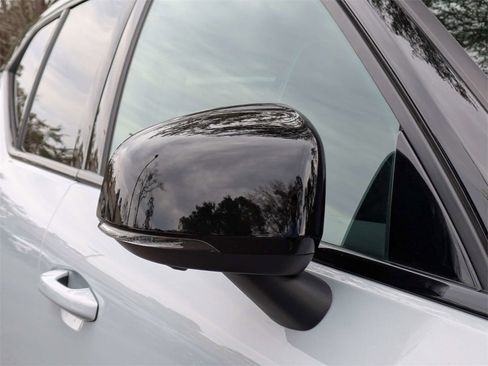 Used 2021 Volvo XC40 P8 Recharge image 11