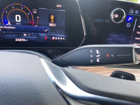 Used 2025 Chevrolet Suburban Z71 image 29