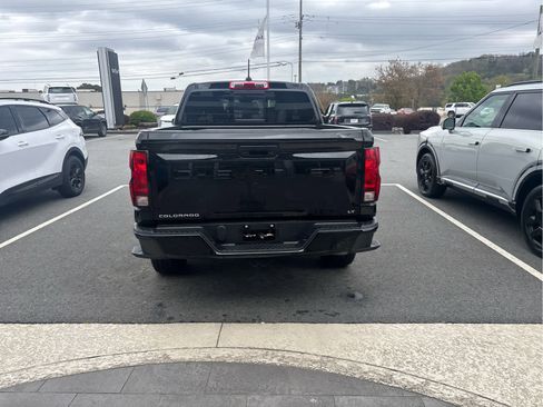 Used 2024 Chevrolet Colorado LT w/ LT Convenience Package image 4