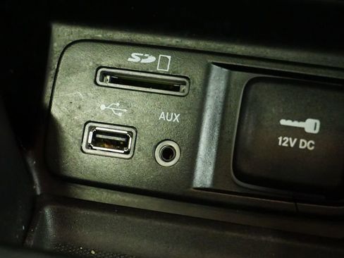 Used 2016 Jeep Cherokee Overland w/ Technology Group image 29