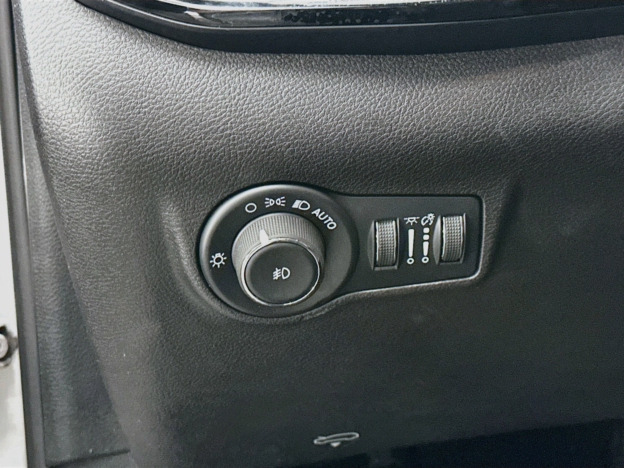 Used 2025 Jeep Compass Trailhawk AWD/4WD image 17