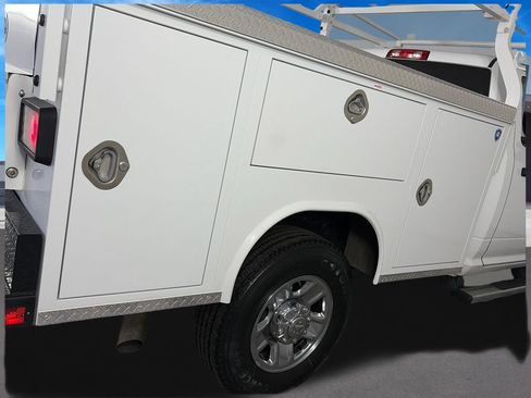 Used 2024 RAM 3500 Tradesman w/ Chrome Appearance Group AWD/4WD image 27