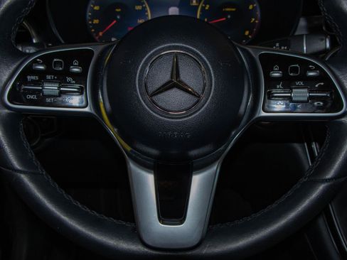 Used 2022 Mercedes-Benz GLC 300 image 11