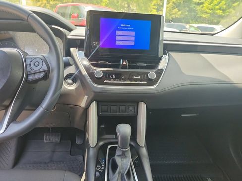 Certified 2025 Toyota Corolla Cross LE FWD image 23