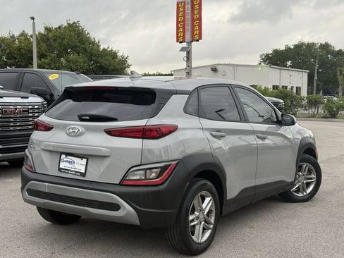 Used 2022 Hyundai Kona SE image 3