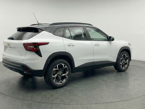 Used 2025 Chevrolet Trax LT image 9