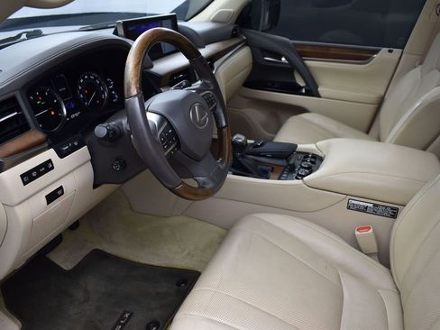 Used 2017 Lexus LX 570 4WD image 12