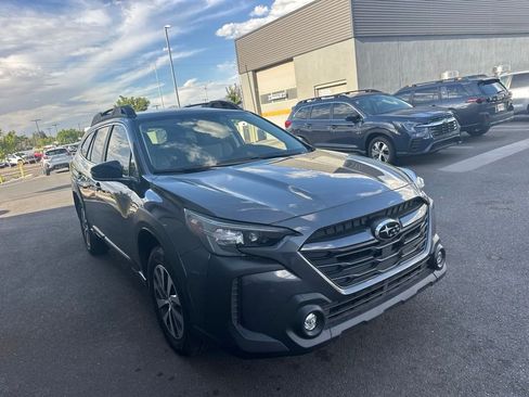 Used 2025 Subaru Outback Premium AWD/4WD image 3