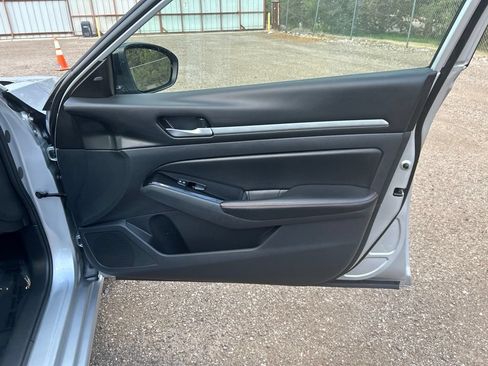 Used 2024 Nissan Altima 2.5 SR FWD image 41