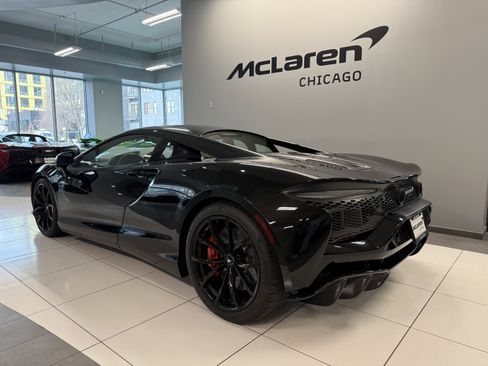 Used 2023 McLaren Artura RWD image 1