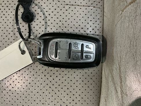 Used 2018 Chrysler Pacifica Touring-L Plus image 51