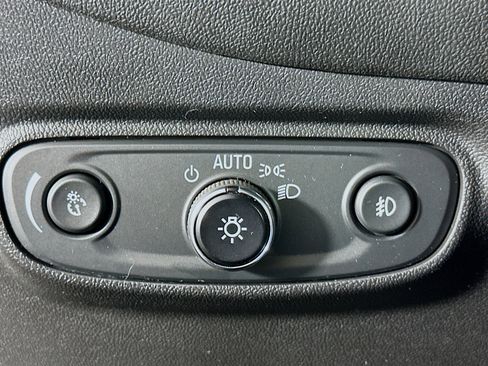 Used 2021 Chevrolet Equinox LT image 17