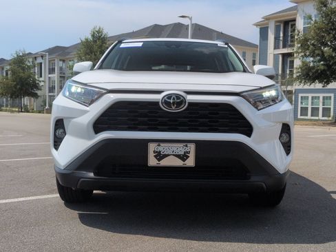 Used 2019 Toyota RAV4 XLE FWD image 9