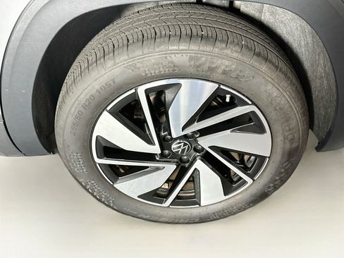 Used 2025 Volkswagen Atlas SE AWD/4WD image 11