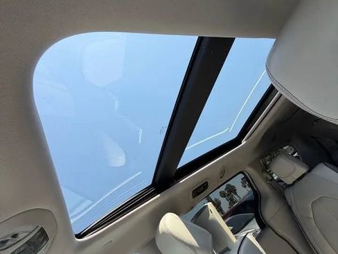 Used 2018 Chrysler Pacifica Limited FWD image 12