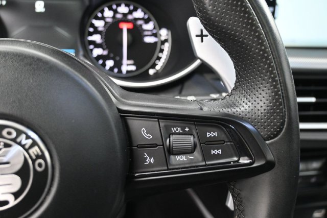 Used 2023 Alfa Romeo Stelvio Veloce AWD/4WD image 30