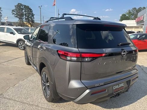 Used 2026 Nissan Pathfinder Platinum AWD/4WD image 8