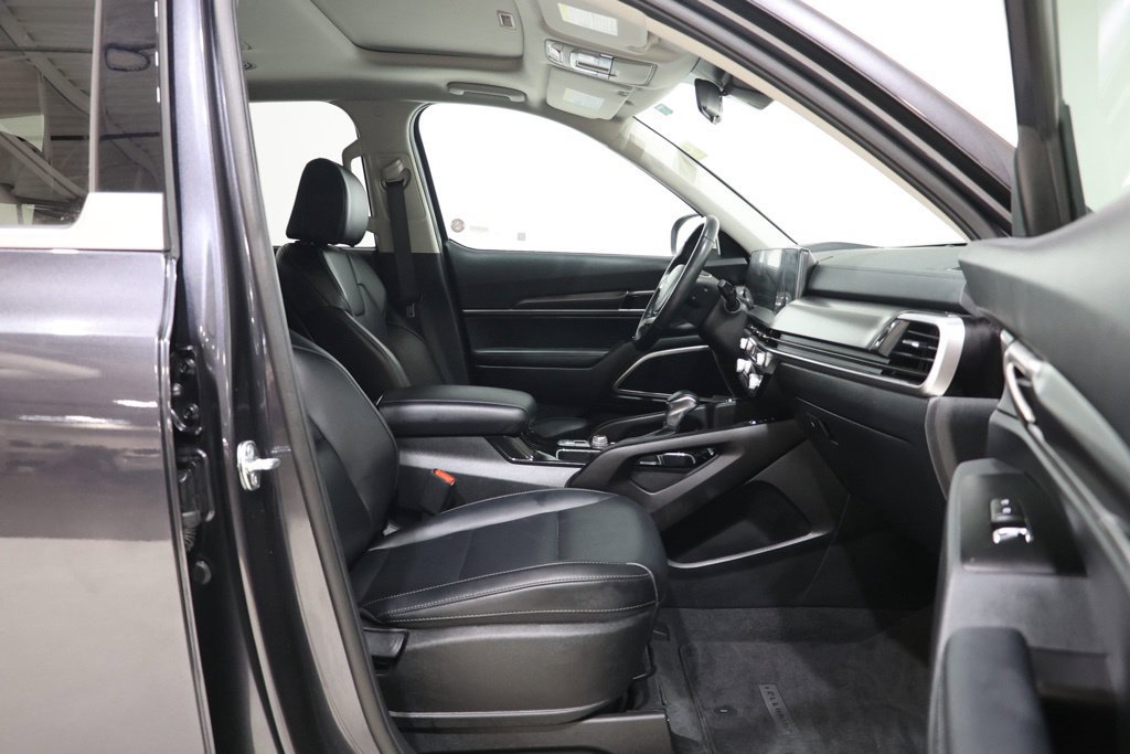 Used 2025 Kia Telluride S AWD/4WD image 39