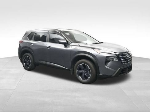 Used 2025 Nissan Rogue SV w/ SV Premium Package FWD image 7