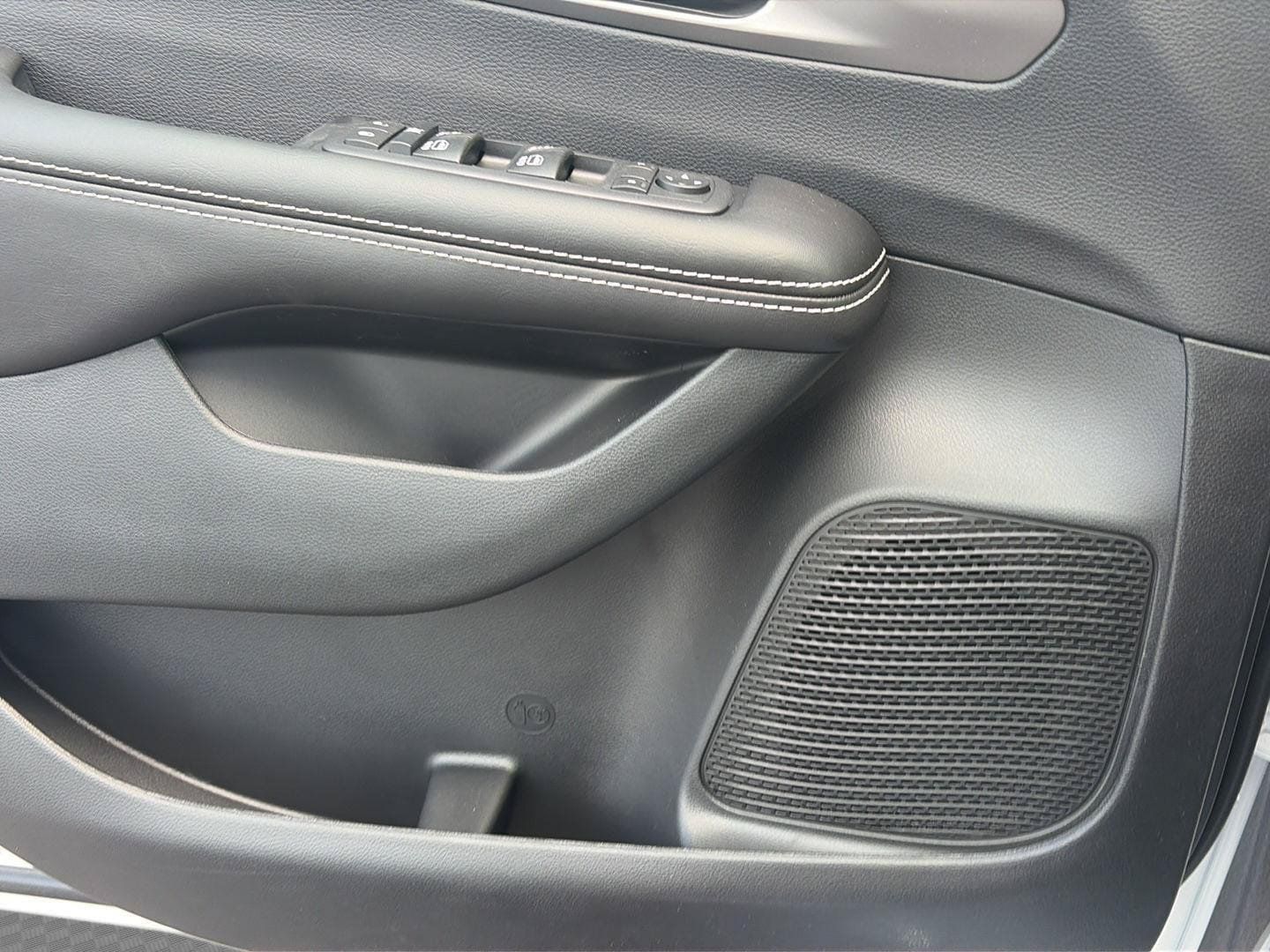 New 2027 Chrysler Pacifica Select AWD/4WD image 34