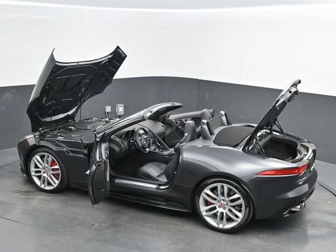 Used 2017 Jaguar F-TYPE R image 40