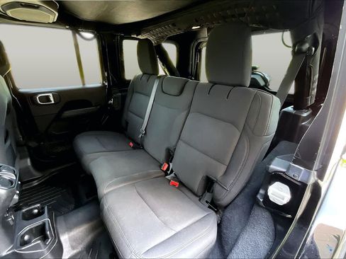 Used 2019 Jeep Wrangler Unlimited Sahara w/ Safety Group AWD/4WD image 21