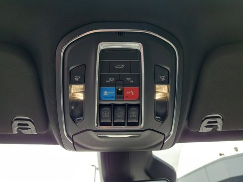 Used 2023 Jeep Wagoneer Series III w/ Premium Group I image 30