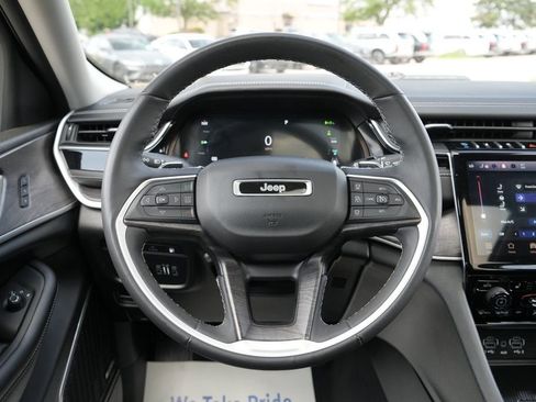 Used 2022 Jeep Grand Cherokee Limited 4xe w/ Luxury Tech Group II AWD/4WD image 17