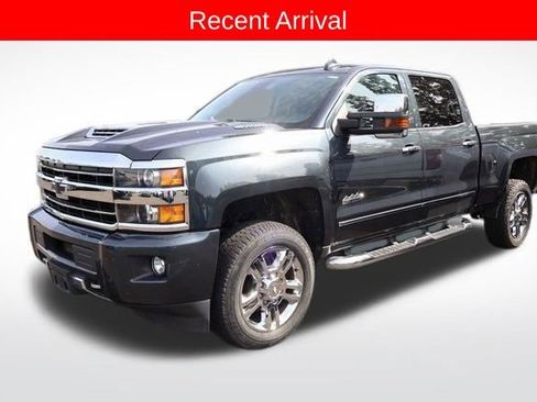 Used 2019 Chevrolet Silverado 2500 High Country w/ Duramax Plus Package AWD/4WD image 4