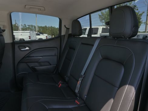 Used 2022 Chevrolet Colorado Z71 w/ Z71 Midnight Edition AWD/4WD image 9
