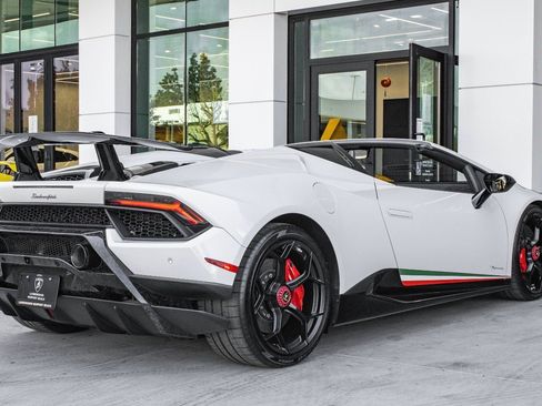 Used 2018 Lamborghini Huracan Performante image 20