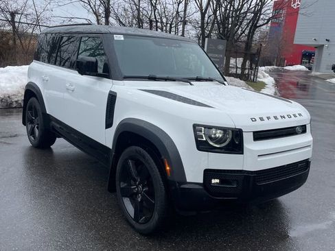 Used 2023 Land Rover Defender 110 X-Dynamic SE image 5