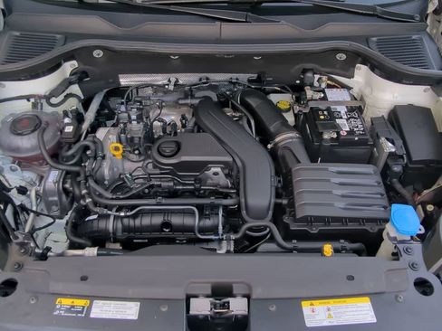 Used 2024 Volkswagen Taos SE image 14