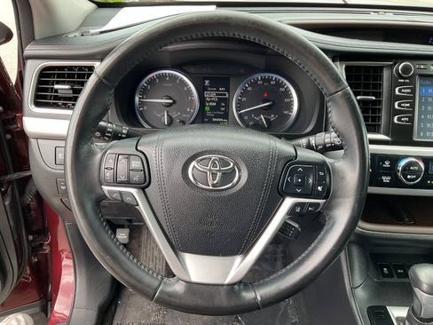 Used 2017 Toyota Highlander XLE AWD/4WD image 17