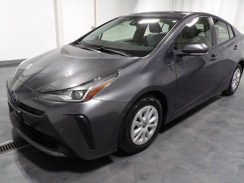 Used 2022 Toyota Prius LE image 3