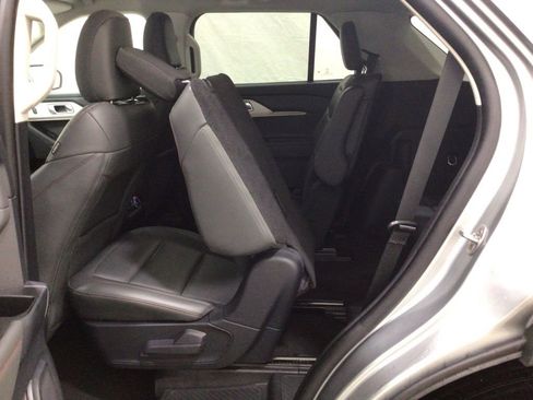 Used 2025 Ford Explorer Active w/ Active Comfort Package image 19