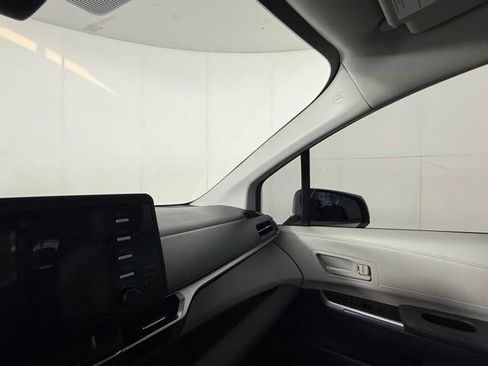 Used 2022 Toyota Sienna LE FWD image 15