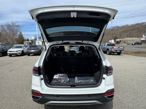 New 2026 Volkswagen Taos SE AWD/4WD image 20