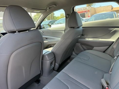 Used 2024 Hyundai Elantra SEL FWD image 17