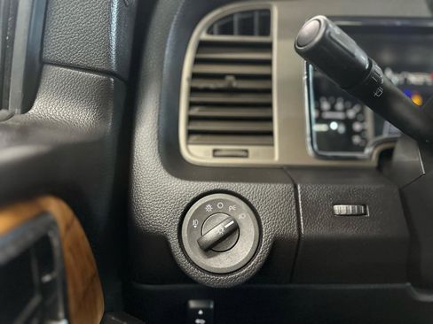 Used 2012 Lincoln Navigator 4WD image 23
