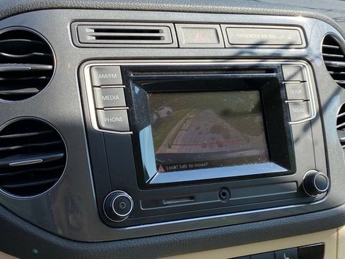 Used 2016 Volkswagen Tiguan S FWD image 18
