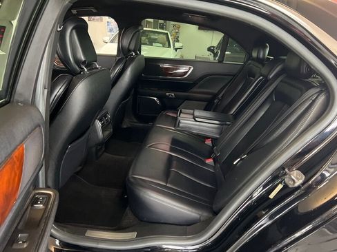 Used 2017 Lincoln Continental Premiere image 20