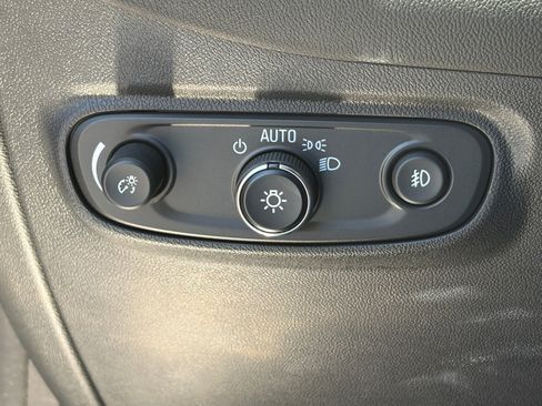 Used 2023 Chevrolet Equinox Premier FWD image 19