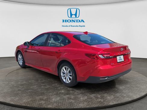 Used 2025 Toyota Camry SE FWD image 3