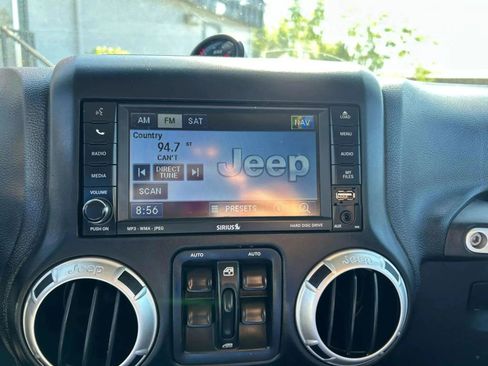 Used 2011 Jeep Wrangler Unlimited Sahara w/ Connectivity Group AWD/4WD image 17