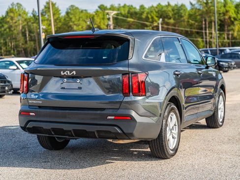 Used 2023 Kia Sorento LX image 7