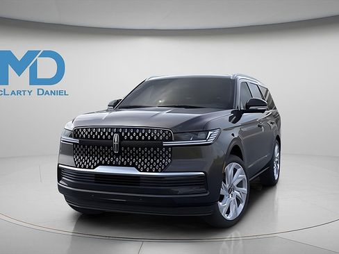 New 2025 Lincoln Navigator Reserve image 17