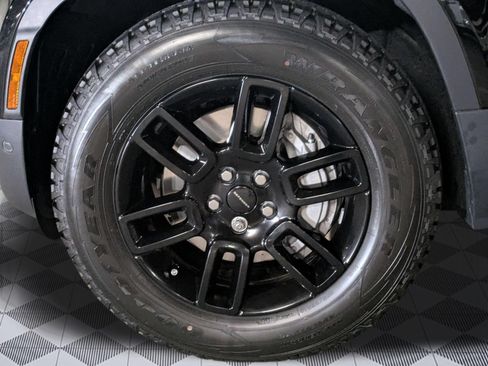 New 2026 Land Rover Defender 110 S AWD/4WD image 9