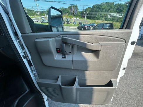 Used 2024 Chevrolet Express 3500 w/ Power Convenience Package RWD image 17