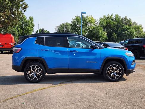 Used 2025 Jeep Compass Limited AWD/4WD image 2